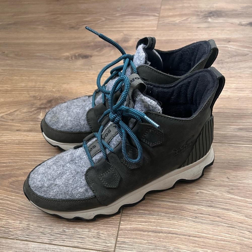 SOREL dark green and grey sneaker boots